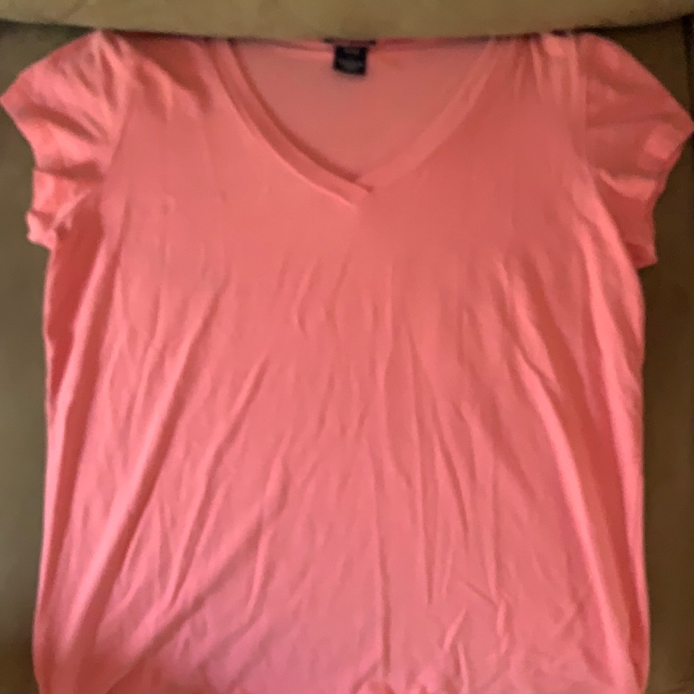 Large Gal stretchy t-shirt. pink